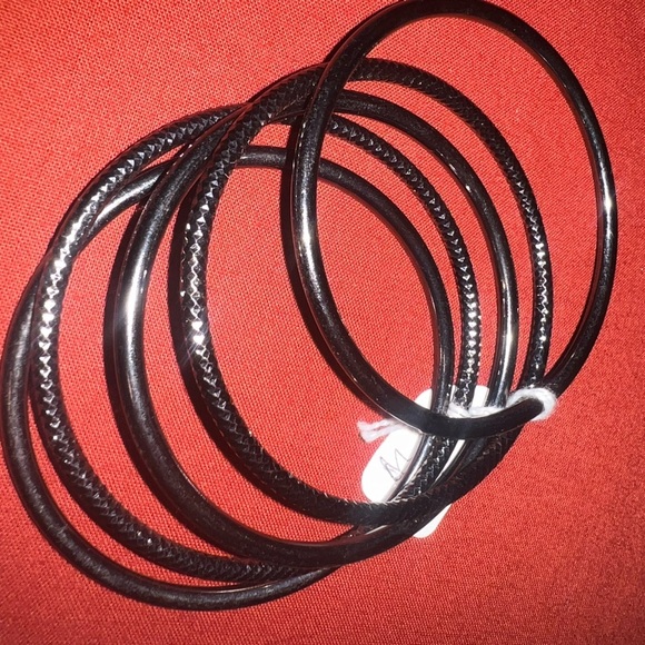 ♦️ Dark gray, gunmetal-colored bangles, etched 7 in. (17.7cm) in dia. Used - Picture 2 of 2